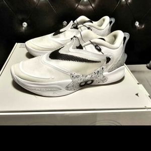 Men's size 12 Nike adapt self lacing shoes